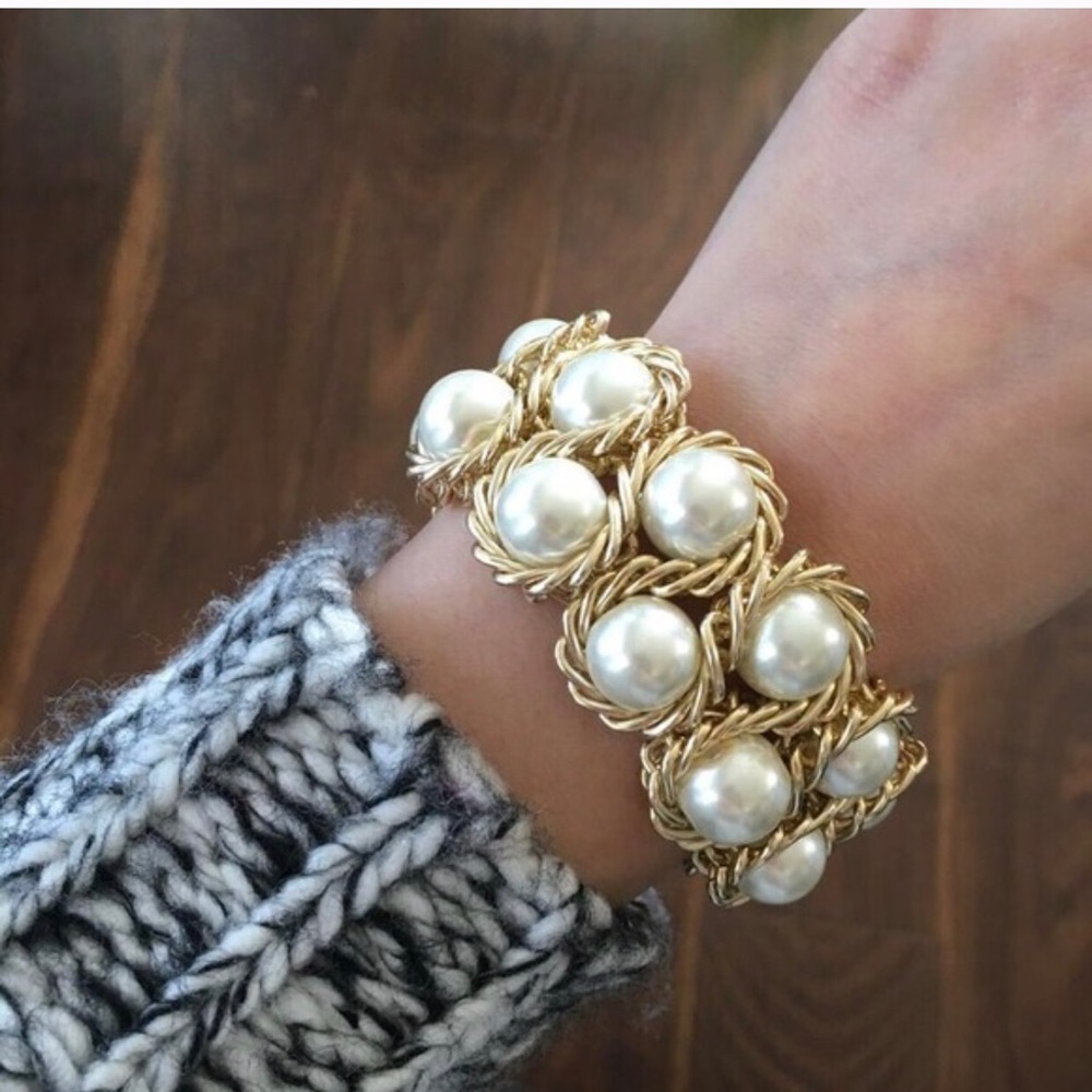 NEW Elegant Gold and Pearl Bracelet